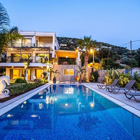 Luxury With Private Pool In